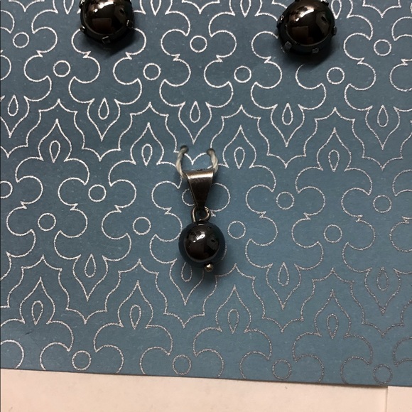 Set - Picture 2 of 5